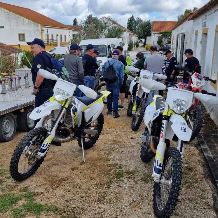Swiss group decided to try enduro off road in Portugal ,And they love it !!!