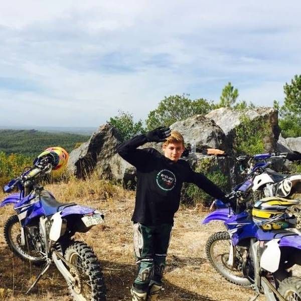 From South Africa father and sun on holidays doing surf ,they decided to try enduro off road in Portugal ,they love it !!!